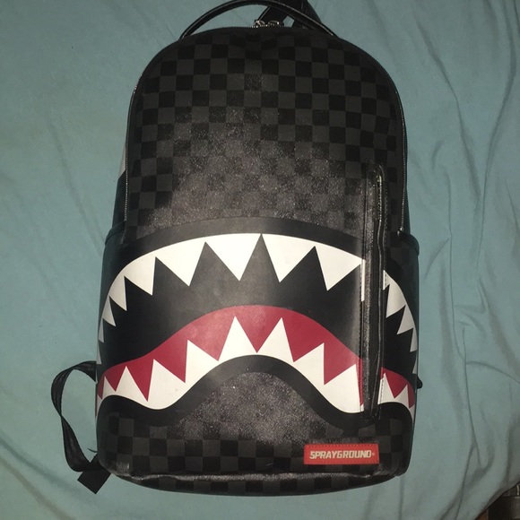 stores that sell sprayground